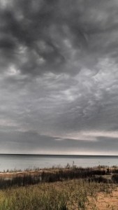 Mama used the 'dramatic' button on the camera to show you the clouds.