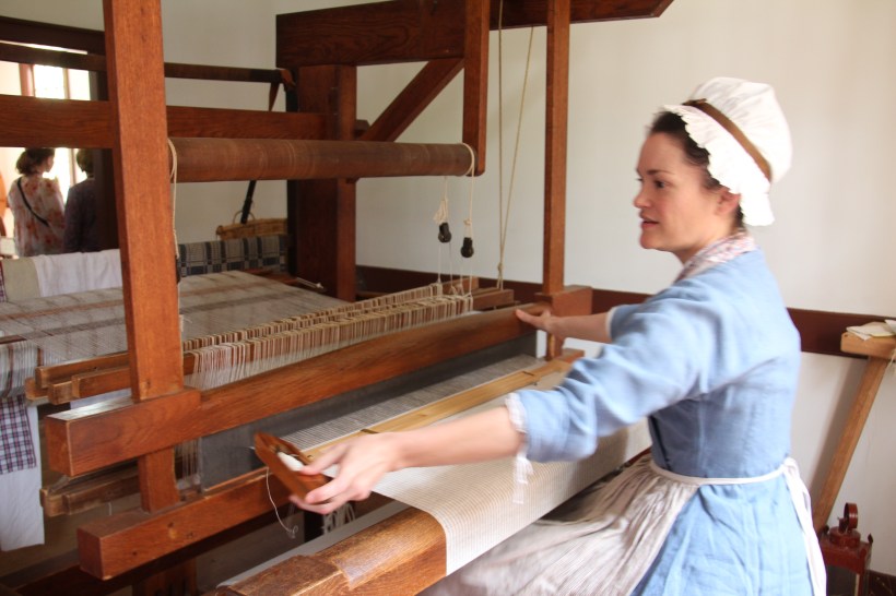 Explaining how the loom works.